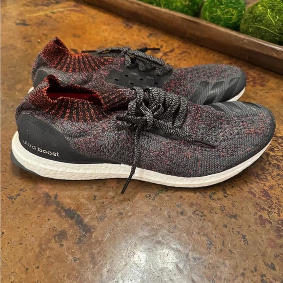 Adidas UltraBoost Men's Black/Red Running Shoes Mens size 12 mint condition - Picture 6 of 8